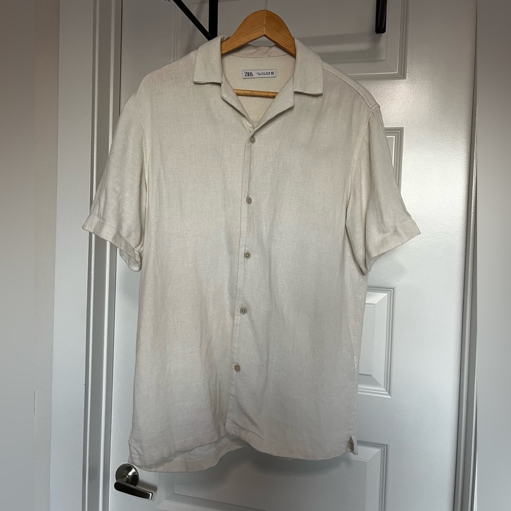 Zara White Short Sleeve Button Down Shirt
Size: Small